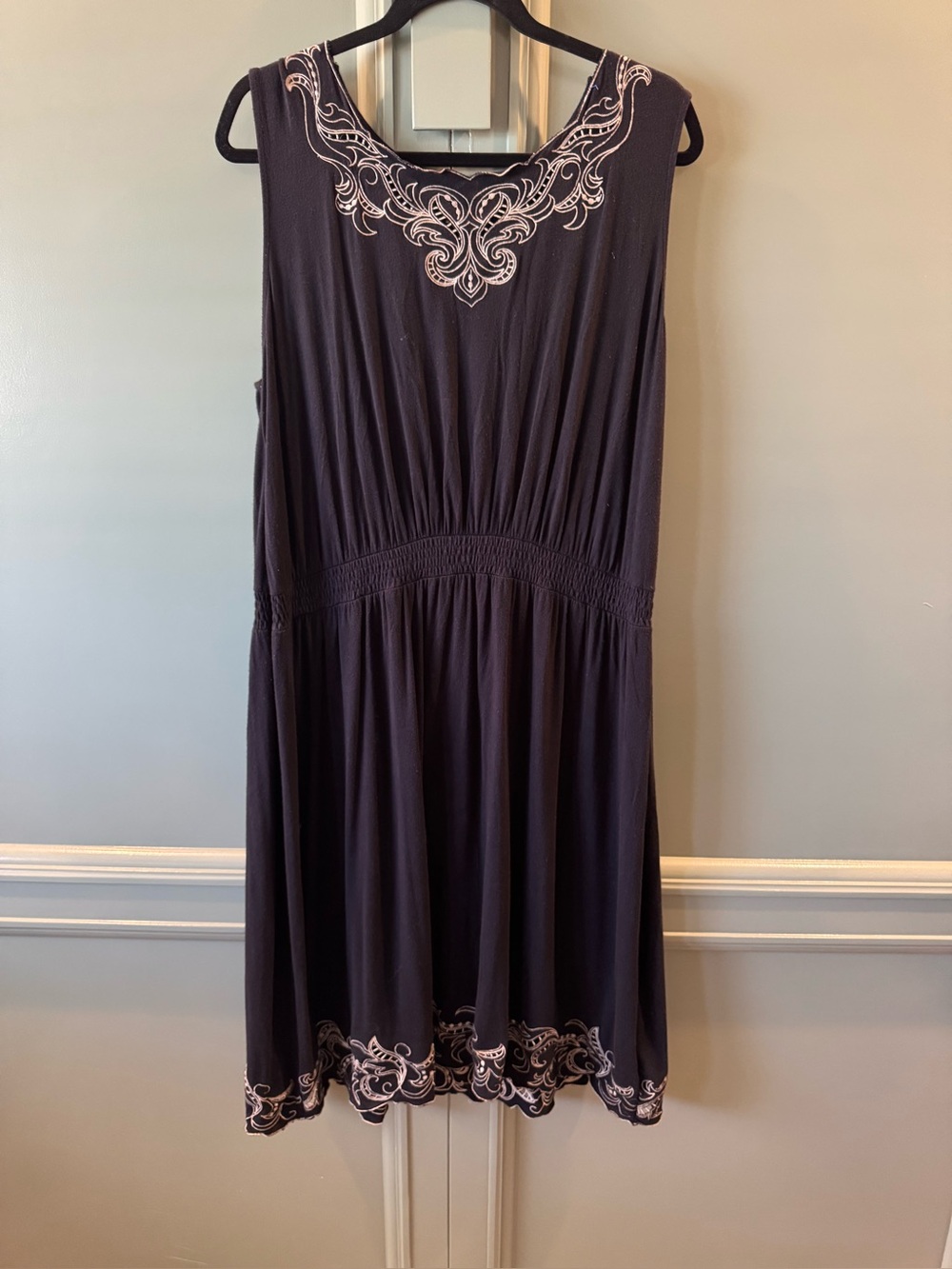 Croft & Barrow Women’s Black Sleeveless Dress with Tan Embroidered Trim